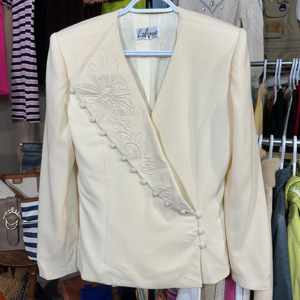 Vintage Cream Blazer Shoulder Pads Embroidered 80s Style Size 8 *minor discolour